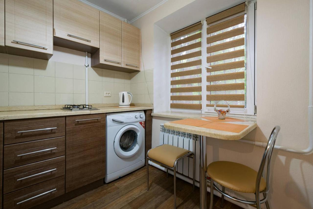 Apartment Nadezhda At Zheltoskan 77/79 Almaty Exterior photo