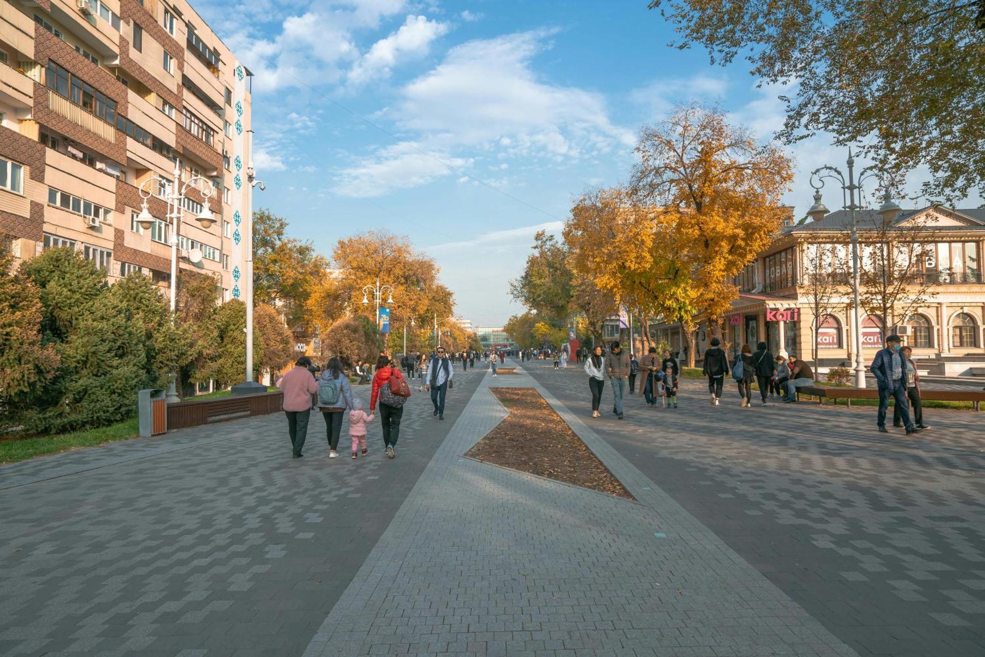 Apartment Nadezhda At Zheltoskan 77/79 Almaty Exterior photo